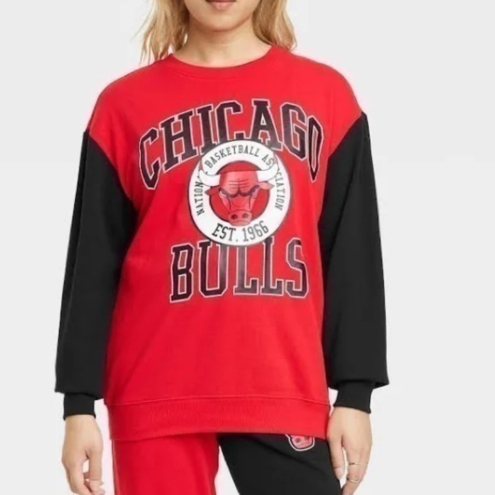 NEW NBA Chicago Bulls Colorblock Graphic Sweatshirt